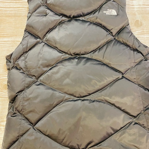 EUC Women’s The North Face Vest - Picture 6 of 6